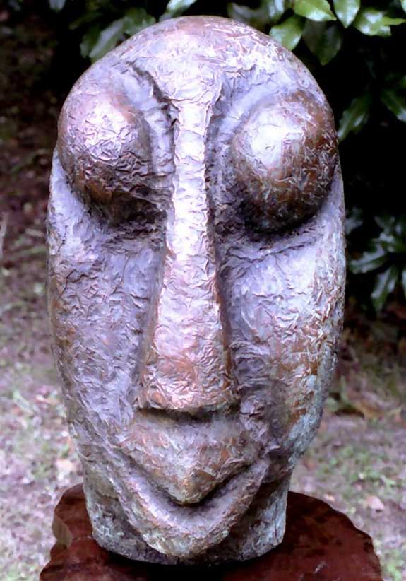 LS6502 Lucas SITHOLE "Portrait of a Peacemaker", 1965 - copper beaten on wood - 54x33 cm