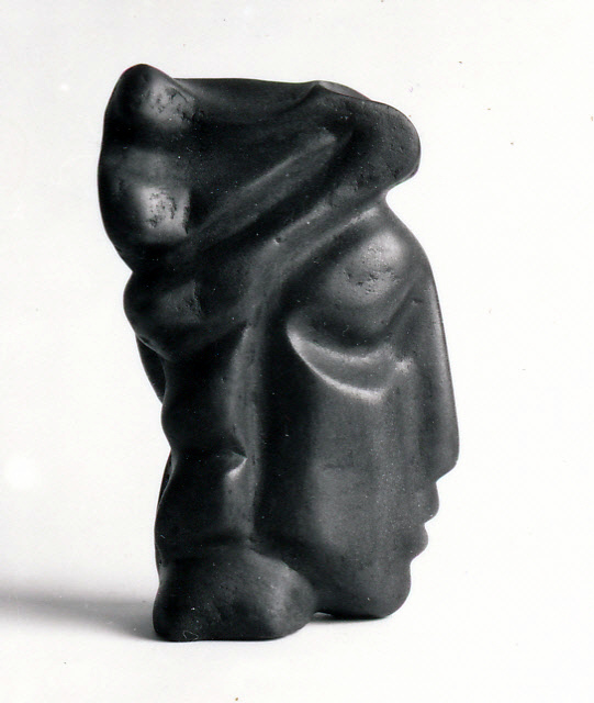 LS7412 Lucas SITHOLE "Head (Mankosi)" 1974 Swazi sandstone 034x014x020 cm right view