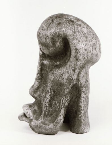 LS7417 Lucas SITHOLE "Non-tiring bull (The fighter) (Guduza Nkunzikayikhathali)" 1974 Zulu indigenous wood 059x030x035 cm left view