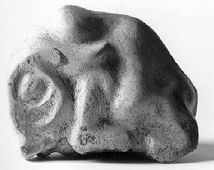 LS7515 Lucas SITHOLE "Tired Buffalo" (left view) 1975 Cape mountain stone 029x033x021 cm