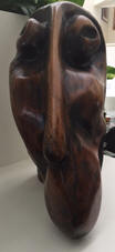 LS8010 Lucas SITHOLE "True bull (Nkunzimpela)" 1980 Zulu indigenous wood 056x049x026 cm frontview