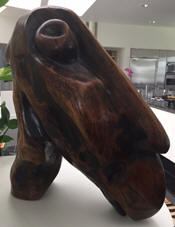 LS8010 Lucas SITHOLE "True bull (Nkunzimpela)" 1980 Zulu indigenous wood 056x049x026 cm right view