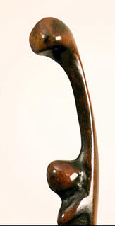 LS8122 Lucas SITHOLE "Waiting for?" ("Umeleni lapho?"), 1981 - Rhodesian teak on msimbiti base - 060x011x023 cm close-up