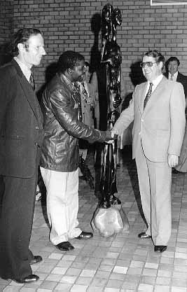 Lucas SITHOLE in 1978 with H Fllemann (r.) and FF Haenggi (l.) and LS7807
